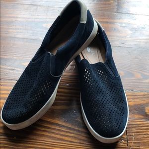 Worn one time women’s Dr Scholls navy slip on